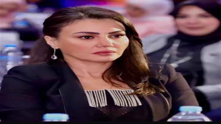 وزيرة التضامن الاجتماعي تكرم دينا فؤاد عن مسلسل "حق عرب"  