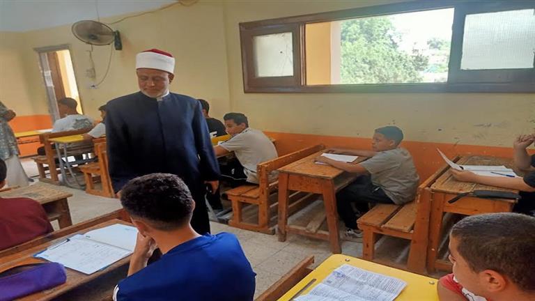 رئيس شئون التعليم بالمعاهد الأزهرية يتفقد امتحانات الشهادة الإعدادية بمنطقة القاهرة 