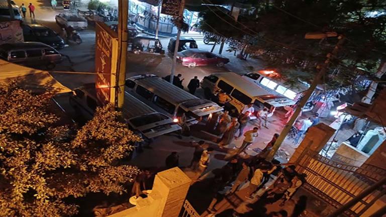 19 صورة ترصد لحظة خروج جثامين ضحايا معدية "أبوغالب" من المشرحة