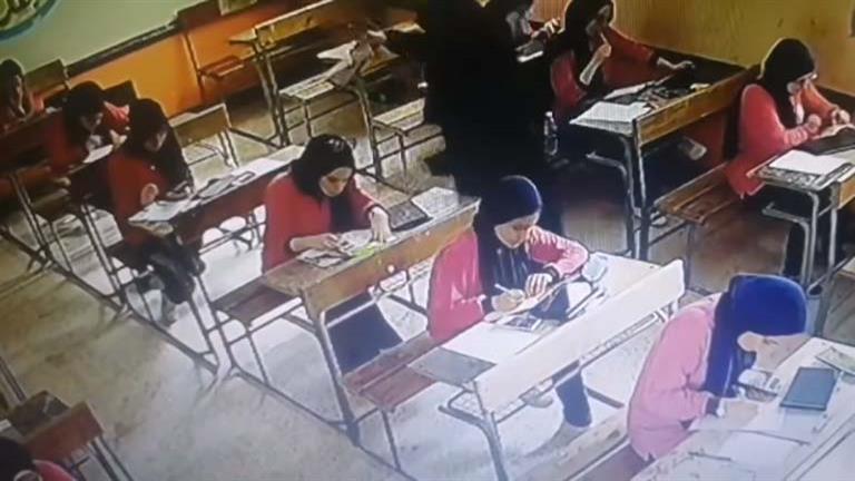المُعلمة صاحبة فيديو التهوية على الطالبات في الامتحان بكفر الشيخ: موقف تلقائي - فيديو