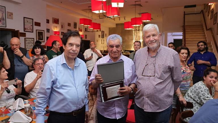 اتحاد الكتاب والصحفيين الإسبان يمنح زاهي حواس جائزة رجل العام- (صور) 