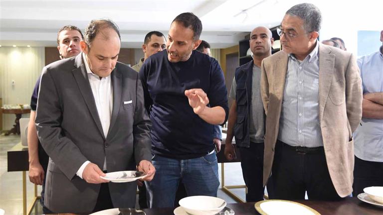 وزير التجارة يزور مصانع الشركة المصرية الألمانية لصناعة البورسلين بالإسكندرية 