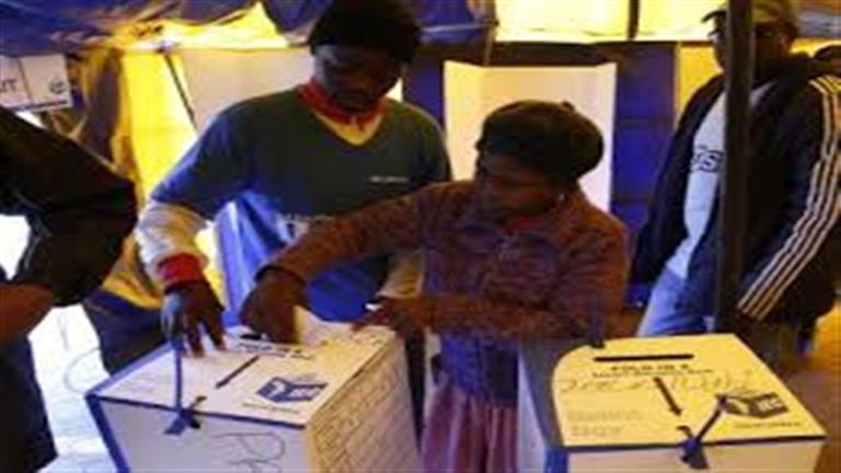 ناخبو جنوب أفريقيا يتوجهون لصناديق الاقتراع لانتخاب برلمان جديد
