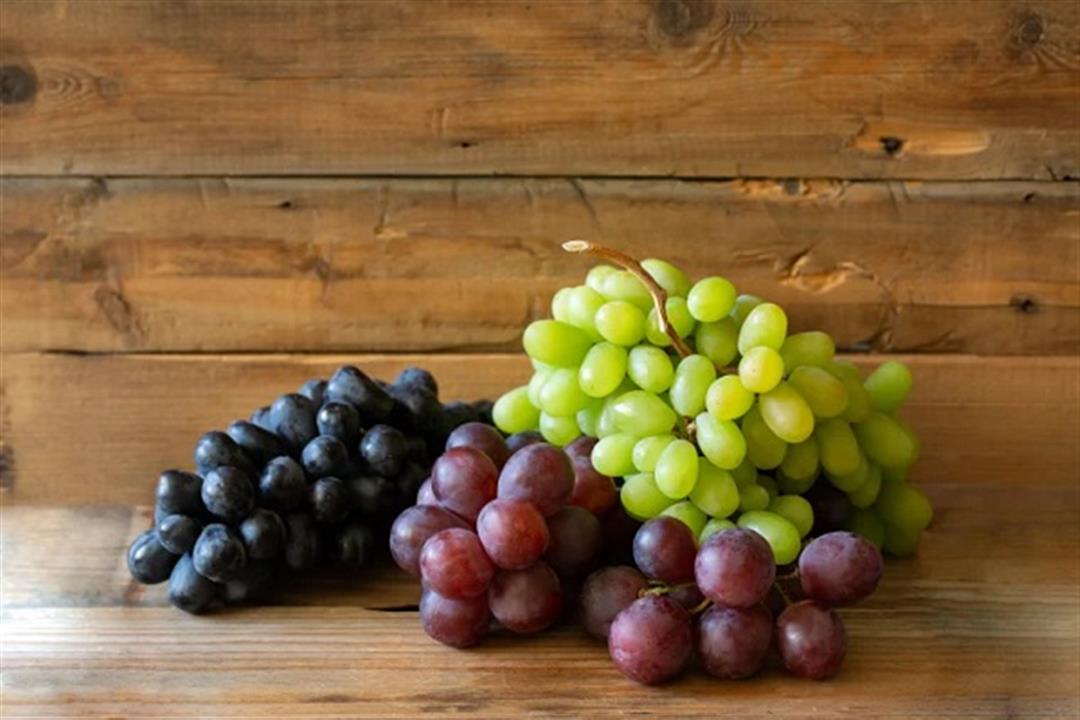 ماذا يحدث للجسم عند تناول العنب على الريق؟ 