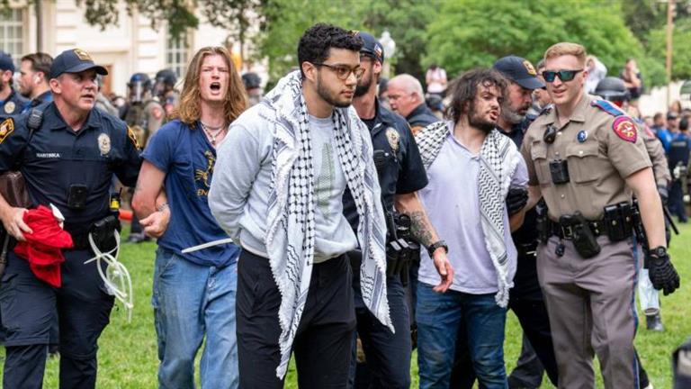 اعتقال العشرات في معهد "شيكاغو" للفنون مع استمرار المظاهرات الداعمة للفلسطينيين
