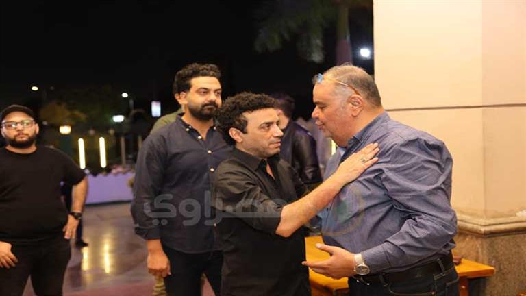 أسرة الإذاعي أحمد أبو السعود تتلقى عزاءه بمسجد الشرطة- صور
