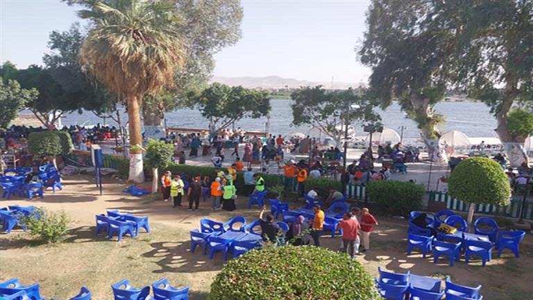 رواج الرحلات النيلية والاحتفالات العائلية في نادي البحر بقنا (فيديو وصور)