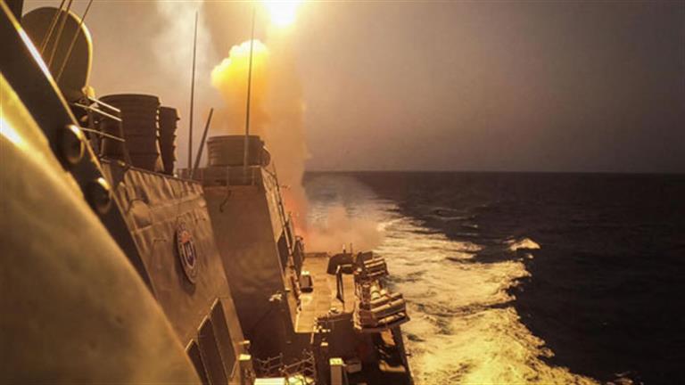 بلاغ عن انفجارين قرب سفينة قبالة السواحل اليمنية