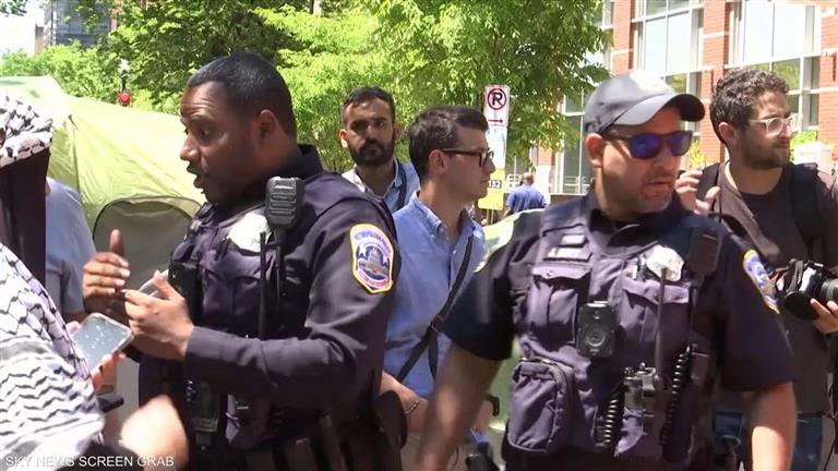 الشرطة تخلي اعتصاما للطلبة تضامنا مع غزة في جامعة جورج واشنطن