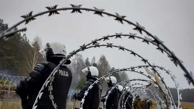 بولندا.. حرس الحدود يحتجز جنديًا روسيًا تسلل من بيلاروسيا ضمن مهاجرين