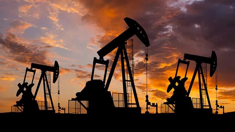 أسعار النفط ترتفع مع ترقب السوق محادثات التجارة بين الولايات المتحدة والصين