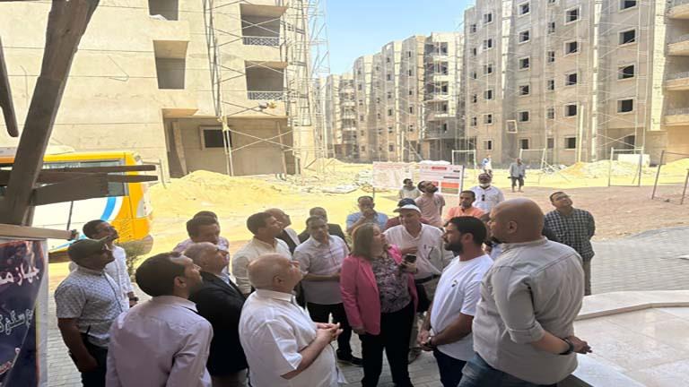 مسئولو الإسكان يتفقدون شقق سكن لكل المصريين بحدائق العاصمة