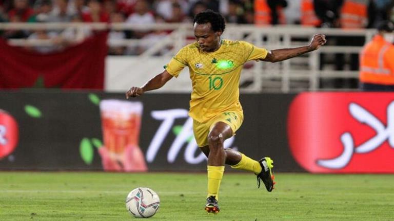مدرب جنوب أفريقيا يكشف سبب غياب بيرسي تاو عن مباراة زيمبابوي