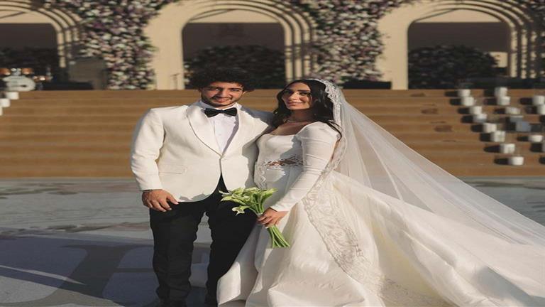 "بفستان من تصميم زوجة حسام غالى".. 20 صورة رومانسية من حفل زفاف محمد هاني