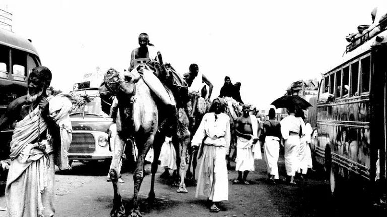 فيديو نادر.. كيف كان يصل الحجاج إلى مكة قبل 88 عاماً