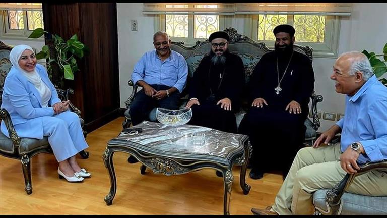 نائب محافظ القاهرة تستقبل وفد الكنيسة المعلقة للتهنئة بعيد الأضحى المبارك