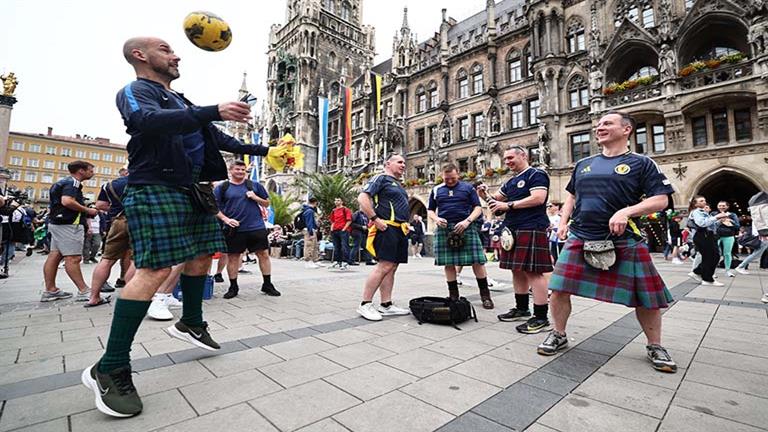 بينج بونج وكرة قدم.. تغطية خاصة لأجواء ما قبل افتتاح يورو 2024 بين ألمانيا واسكتلندا (صور)