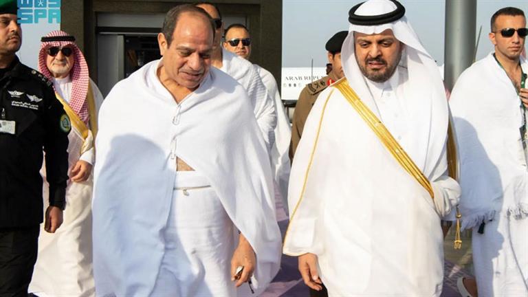 الأمير سعود بن مشعل يستقبل الرئيس السيسي في مطار الملك عبدالعزيز