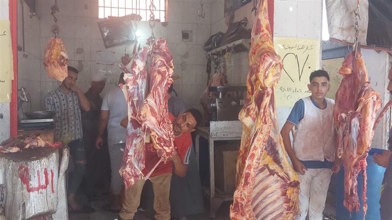 قبل العيد.. أسعار اللحوم  بمنافذ التموين والمجمعات الاستهلاكية في أسيوط (فيديو وصور)