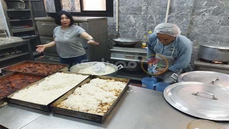 بالصور.. تجهيز وجبات فتة لحمة داخل الكنيسة الإنجيلية في بورسعيد بمناسبة عيد الأضحى 