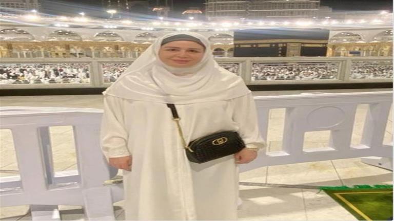Avec sa photo devant la Kaaba. Elham Shaheen félicite ses fans à l’occasion de l’Aïd Al-Adha
