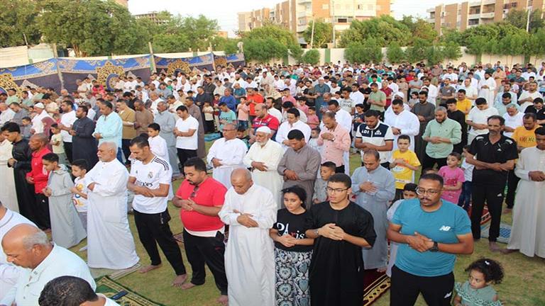 بالصور.. الآلاف يؤدون صلاة عيد الأضحى في الوادي الجديد