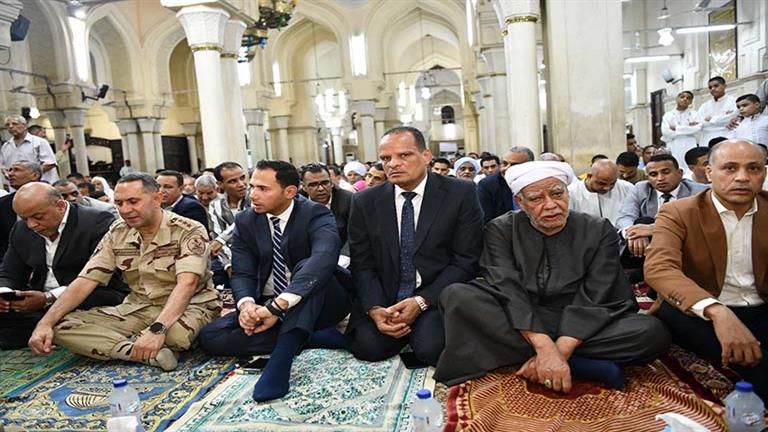  بالصور.. محافظ قنا يؤدي صلاة عيد الأضحى بمسجد عبدالرحيم القنائي