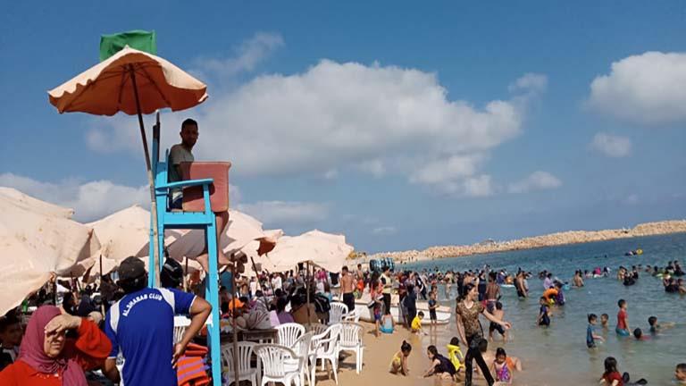 لماذا أغلقت شواطئ بالإسكندرية أبوابها في ثالث أيام العيد؟