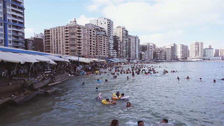 لماذا أغلقت شواطئ الإسكندرية أبوابها في ثالث أيام العيد؟