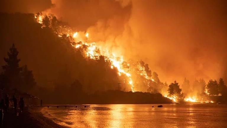 اليونان تكافح حرائق غابات "مُفتعلة" وحالة تأهب بسبب الحرارة المرتفعة