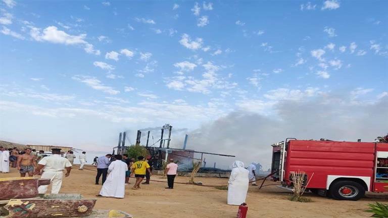  السيطرة على حريق بمخيم سياحي بمدينة نويبع (صور)