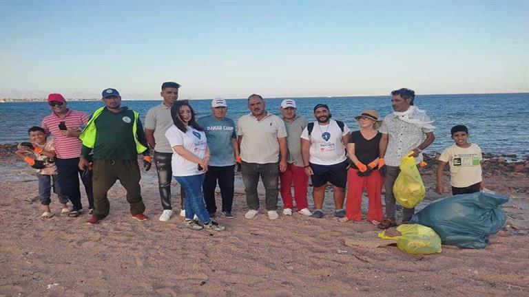 بالصور- حملة غسيل ونظافة الشواطئ والميادين بمدينة دهب