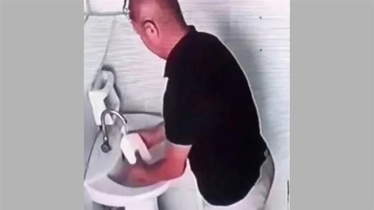  الفيديو الأكثر تداولا في تركيا خلال 24 ساعة.. رجل ثري داخل حمام (فيديو)