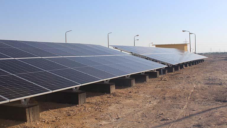 إنشاء محطة طاقة شمسية لتشغيل محطات المياه والصرف الصحي في الأقصر 