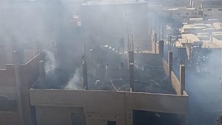 السيطرة على حريق منزلين في سوهاج (صور)
