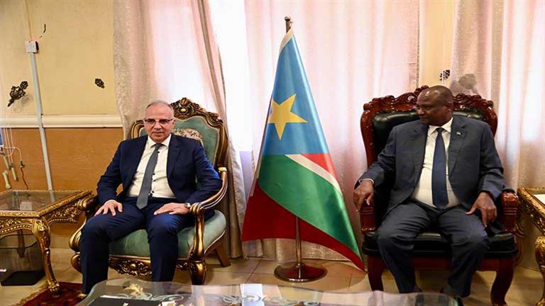 وزير الري يعود إلى أرض الوطن بعد زيارة ناجحة لجنوب السودان 