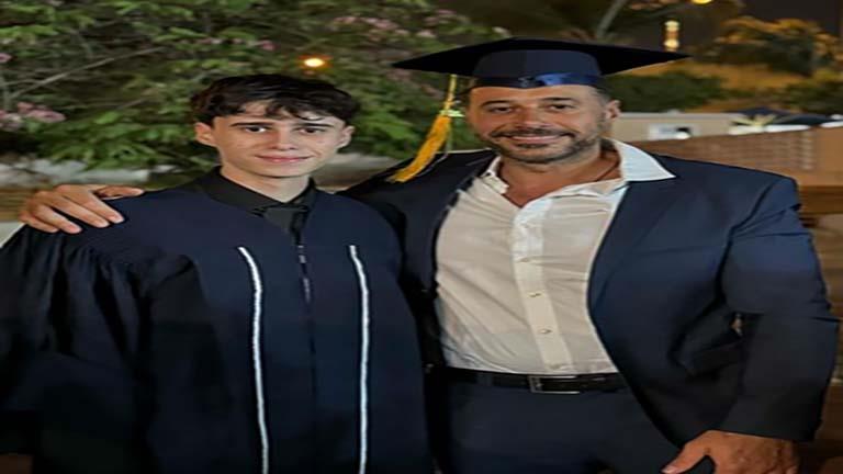 أحمد السعدني يحتفل بتخرج نجله من المدرسة بحضور العائلة