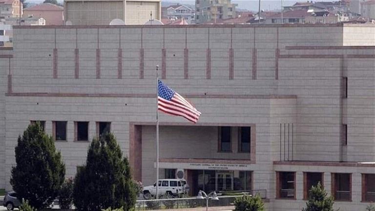 لحظة إطلاق النار على السفارة الأمريكية في لبنان (فيديو)