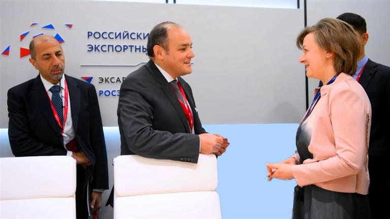 وزير التجارة يلتقي مدير مركز التصدير الروسي بفعاليات منتدى سان بطرسبرج