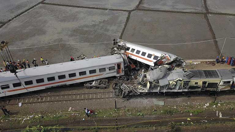 إصابة أكثر من 100 شخص في حادث تصادم قطارين في غرب سيبيريا