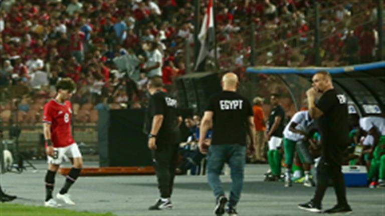 (فيديو) لحظة إصابة إمام عاشور فى مباراة مصر وبوركينا فاسو