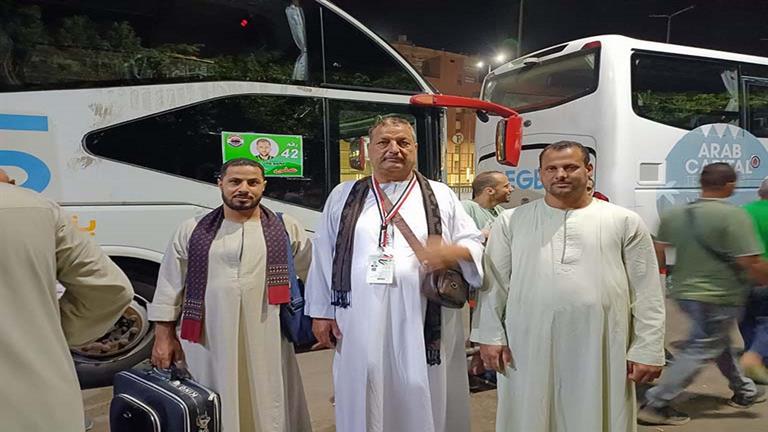 "يارايحين للنبي الغالي".. انطلاق رحلة 309 حجاج من أسيوط إلى مكة المكرمة
