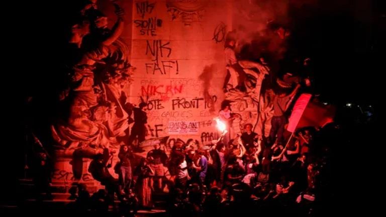 اليسار ينتفض.. فوز "يمين لوبان" يثير العنف والاحتجاجات في فرنسا- فيديو