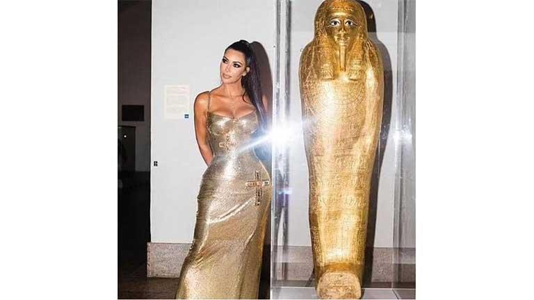بطلتها كيم كارديشيان.. ننشر صورة النجمة العالمية سبب عودة تابوت ذهبي لمصر 