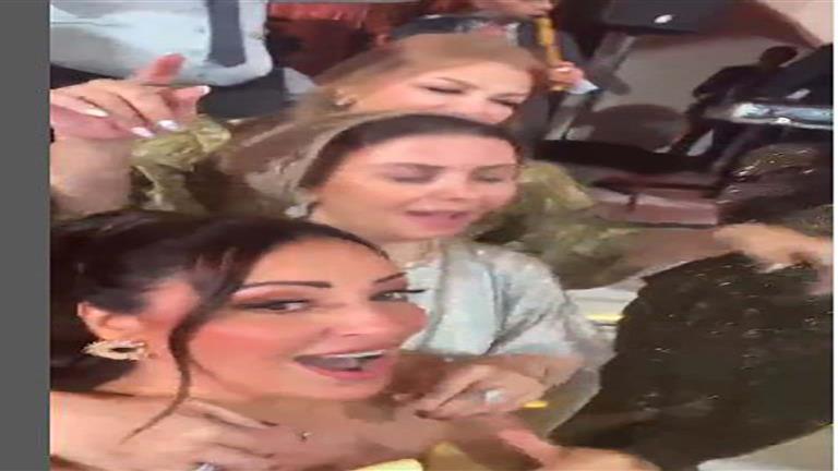 نرمين الفقي ترقص وتغني مع بوسي في حفل زفاف (صور وفيديو)