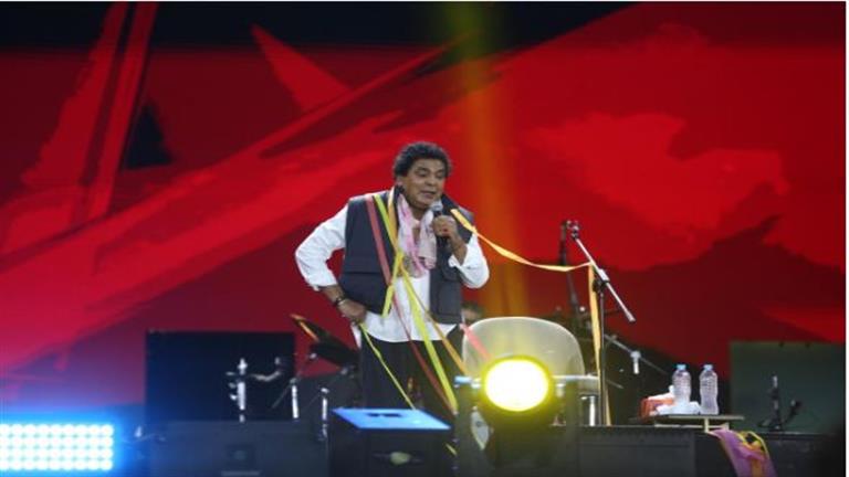 محمد منير يغني "يالعمارة" في حفله بمهرجان العلمين ويهديها للشعب الفلسطيني