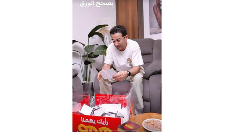 أحمد حلمي يتابع ردود أفعال الجمهور على مسرحية "ميمو": "بصحح الورق" 