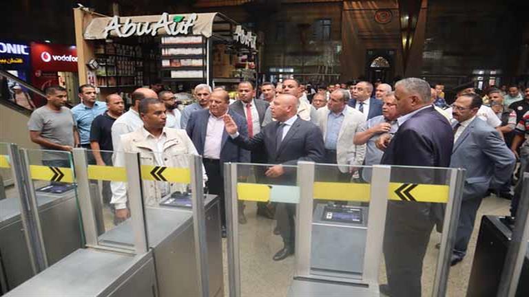 17 صورة من جولة الفريق كامل الوزير المفاجئة في محطة مصر برمسيس 