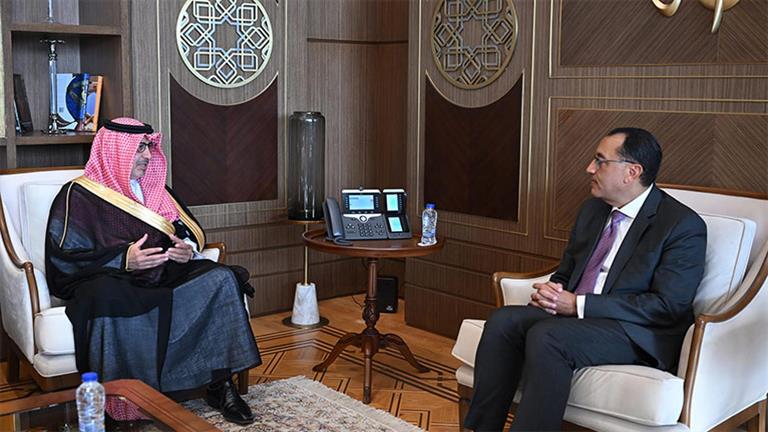 رئيس الوزراء يلتقي سفير المملكة العربية السعودية بالقاهرة