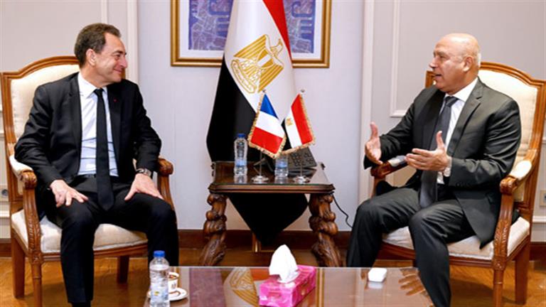 كامل الوزير يبحث مع الجانب الفرنسي توطين الوحدات المتحركة بالسكك الحديدية في مصر 
